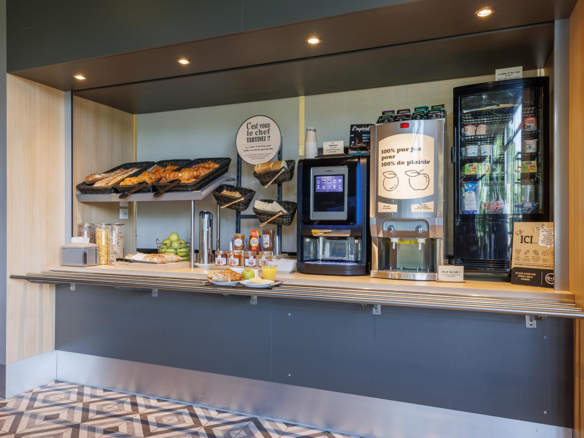 B&B Hotel Clermont-Ferrand Nord Риом Экстерьер фото